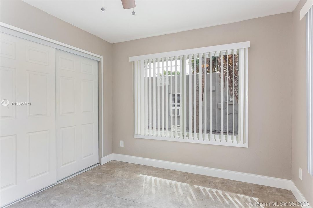 Recently Sold: $285,000 (4 beds, 3 baths, 1982 Square Feet)