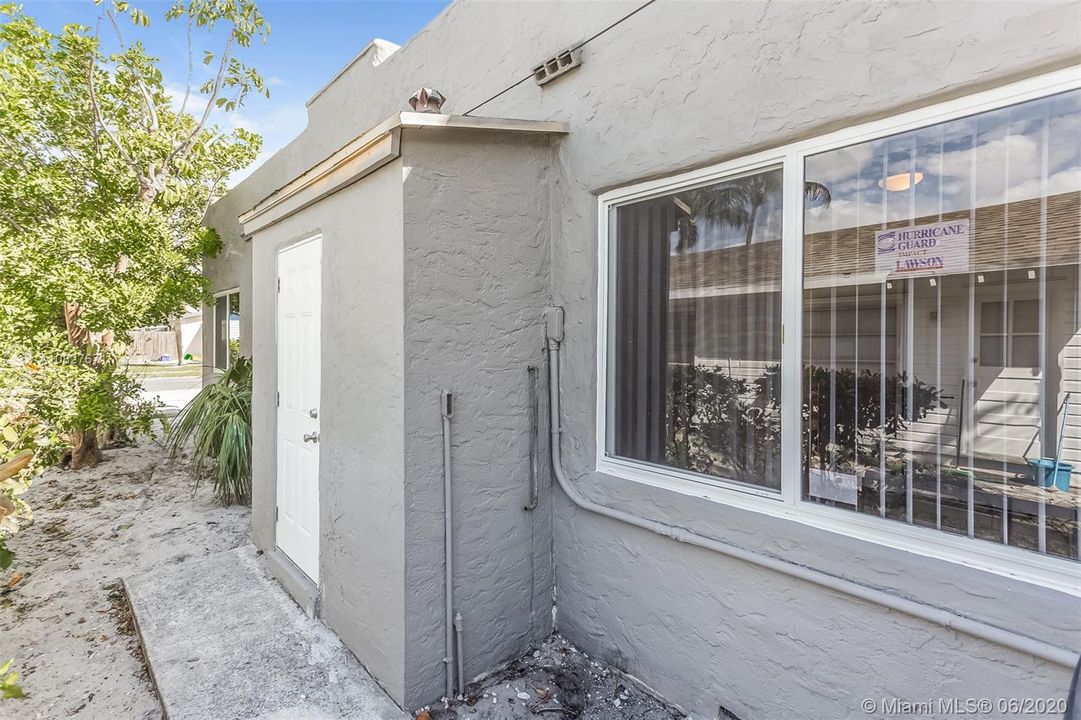 Recently Sold: $285,000 (4 beds, 3 baths, 1982 Square Feet)