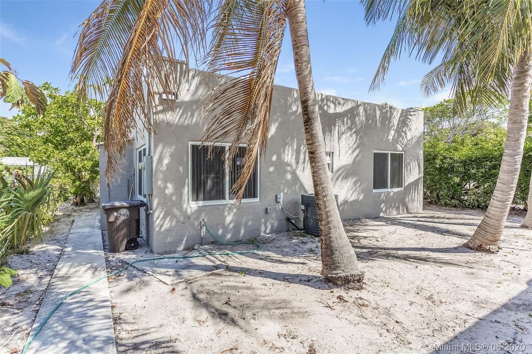 Recently Sold: $285,000 (4 beds, 3 baths, 1982 Square Feet)