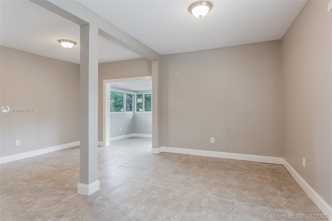Recently Sold: $285,000 (4 beds, 3 baths, 1982 Square Feet)