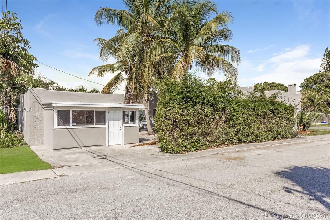 Recently Sold: $285,000 (4 beds, 3 baths, 1982 Square Feet)