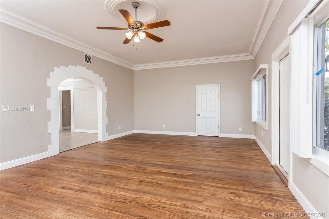 Recently Sold: $285,000 (4 beds, 3 baths, 1982 Square Feet)