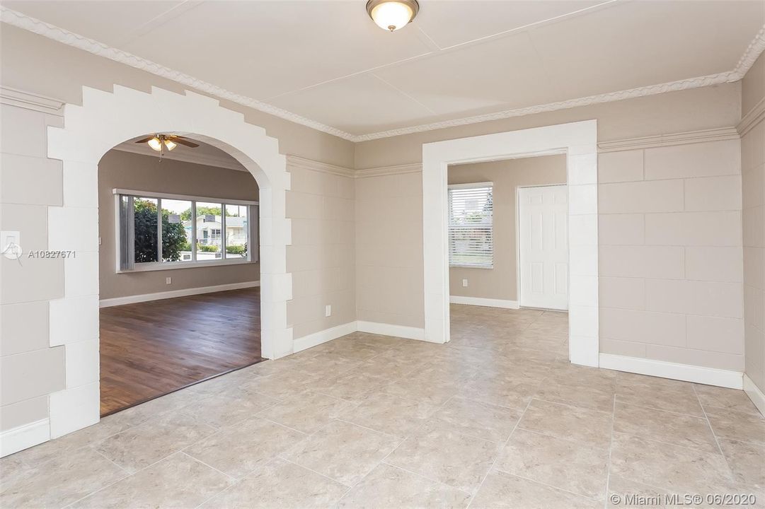 Recently Sold: $285,000 (4 beds, 3 baths, 1982 Square Feet)