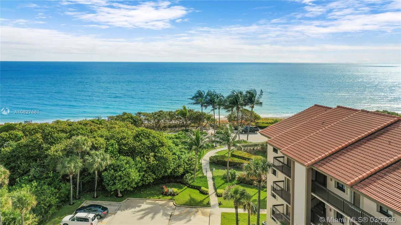 Private Gated Walk Way to Jupiter Beach!