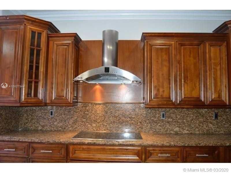 Недавно арендовано: $3,800 (5 спален, 4 ванн, 3210 Квадратных фут)