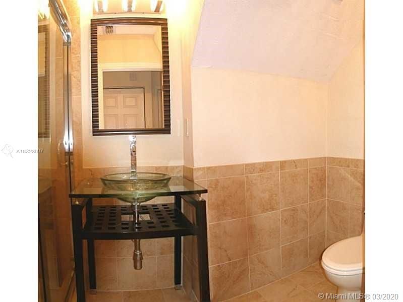 Недавно продано: $602,000 (4 спален, 2 ванн, 2047 Квадратных фут)