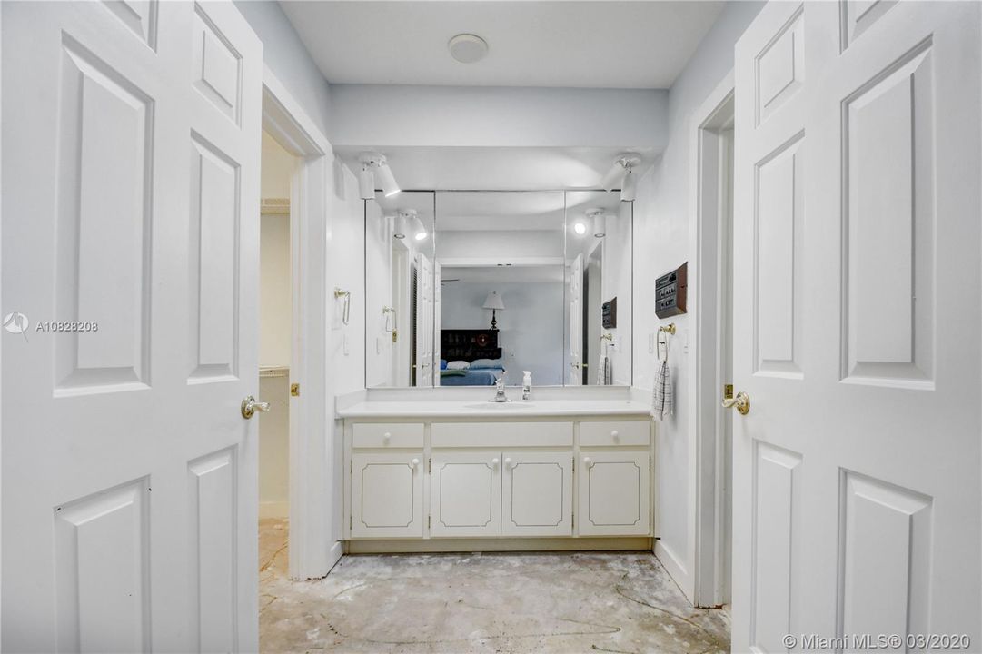 Recently Sold: $939,900 (4 beds, 3 baths, 3040 Square Feet)