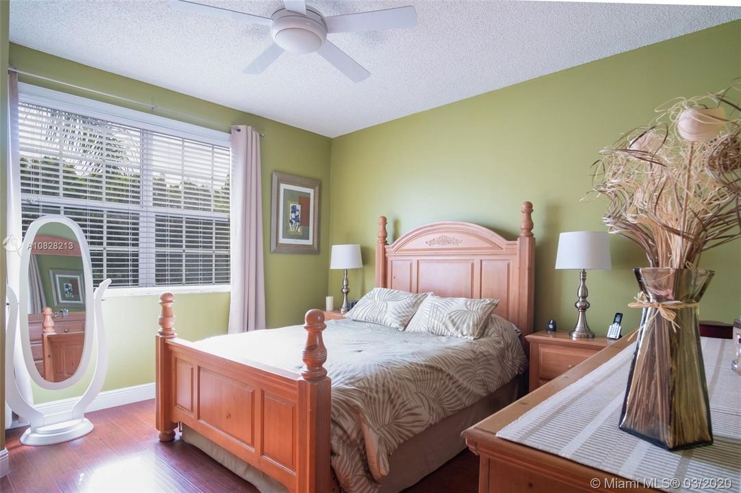 Recently Sold: $319,900 (2 beds, 2 baths, 1131 Square Feet)