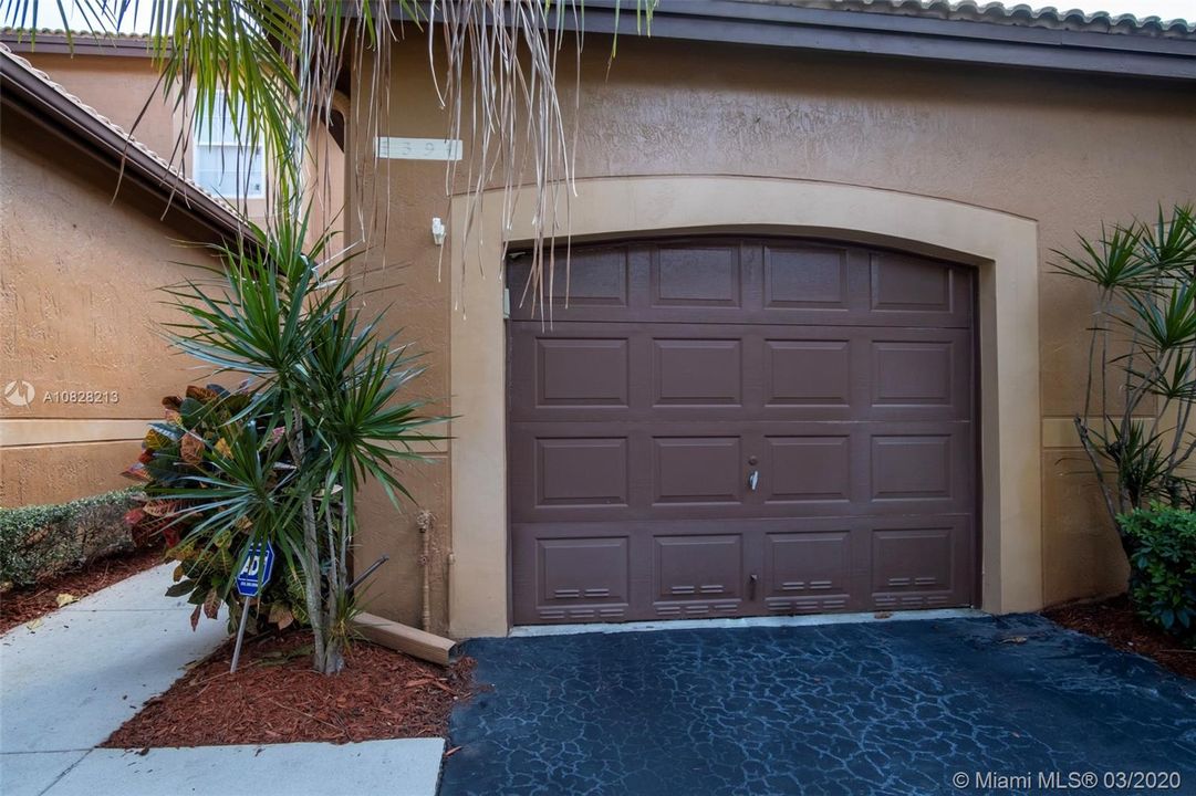 Recently Sold: $319,900 (2 beds, 2 baths, 1131 Square Feet)