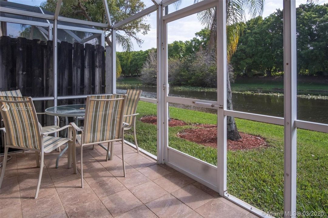 Recently Sold: $319,900 (2 beds, 2 baths, 1131 Square Feet)