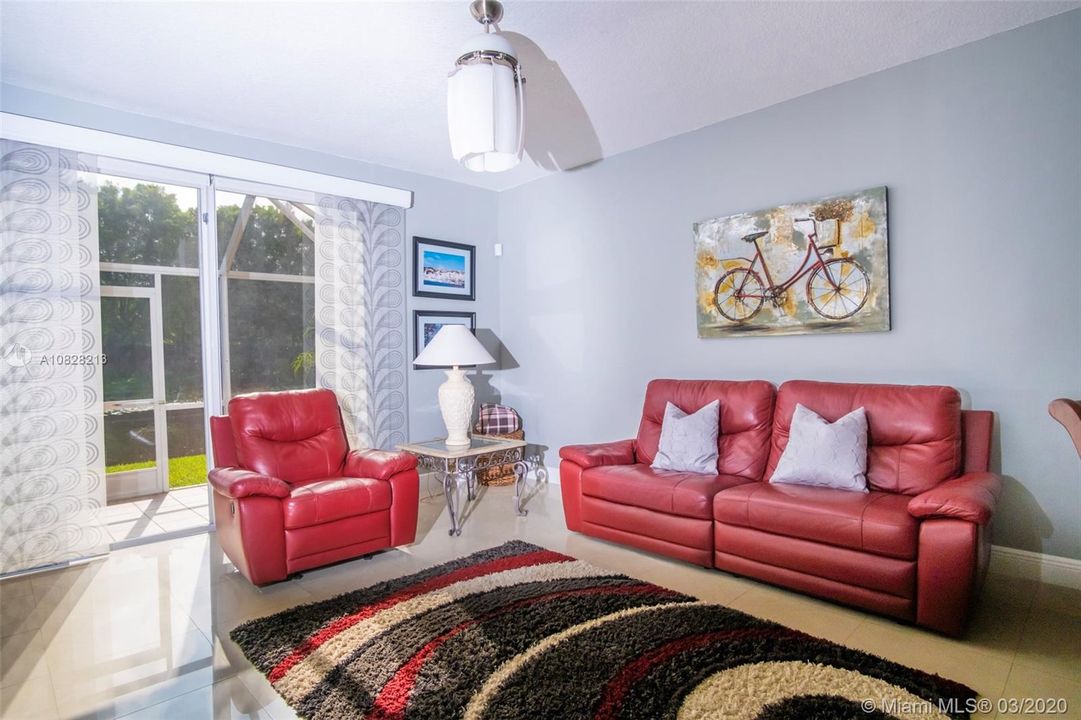 Recently Sold: $319,900 (2 beds, 2 baths, 1131 Square Feet)
