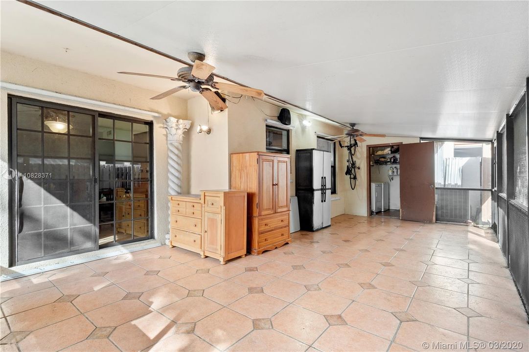 Back patio / laundry area