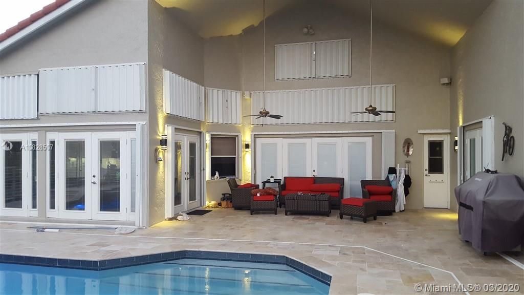 Vendido Recientemente: $579,000 (5 camas, 3 baños, 2818 Pies cuadrados)