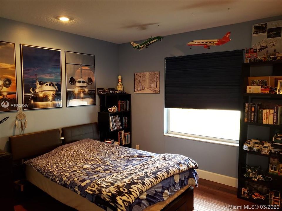 Vendido Recientemente: $579,000 (5 camas, 3 baños, 2818 Pies cuadrados)