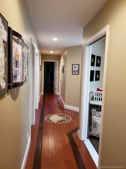 Vendido Recientemente: $579,000 (5 camas, 3 baños, 2818 Pies cuadrados)