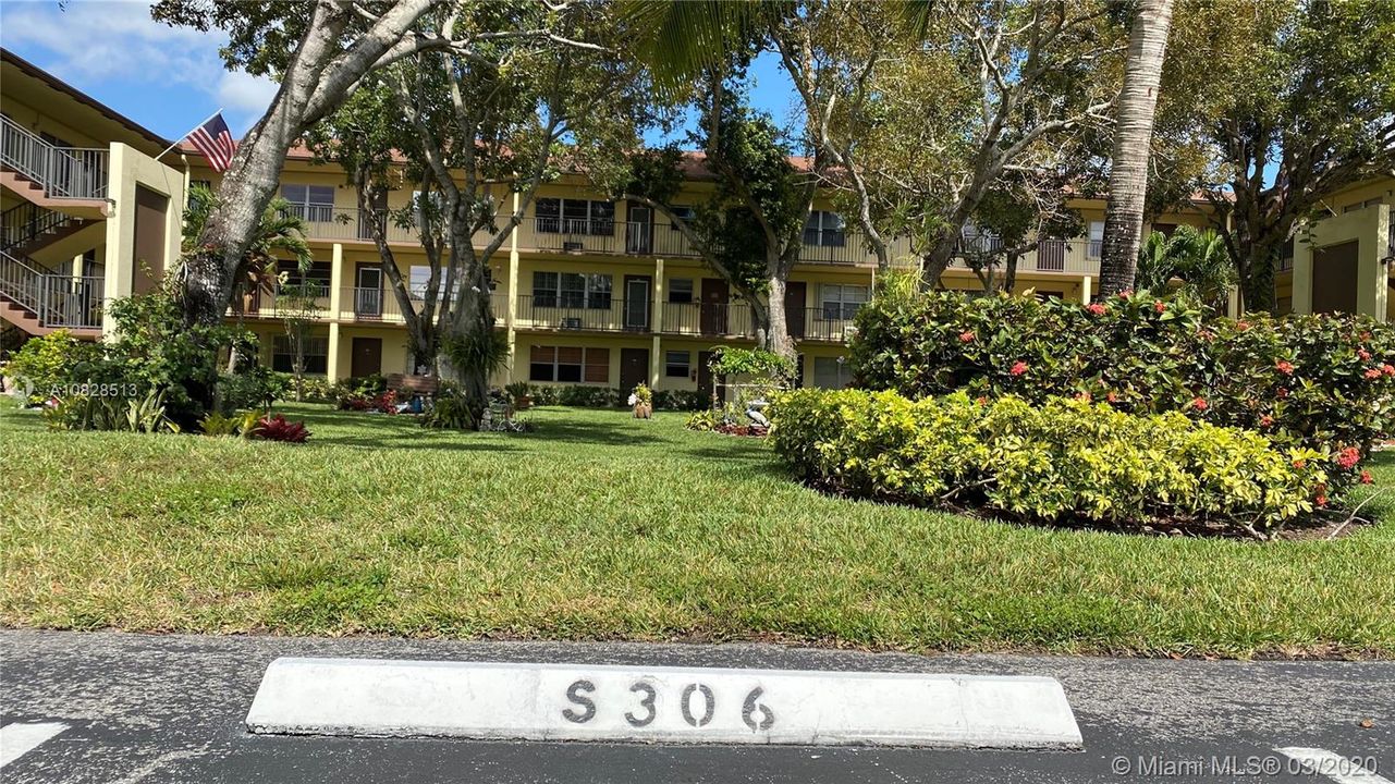 Recently Sold: $65,990 (1 beds, 1 baths, 811 Square Feet)