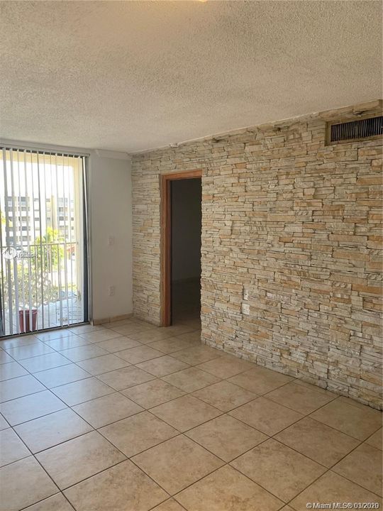 Recently Rented: $1,500 (2 beds, 2 baths, 867 Square Feet)