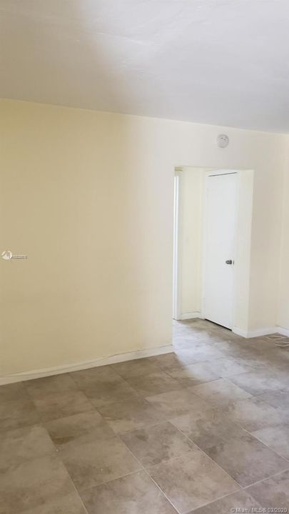 Recently Rented: $1,250 (0 beds, 1 baths, 525 Square Feet)
