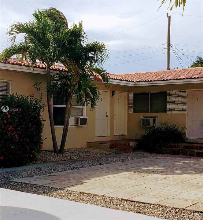 Recently Rented: $1,250 (0 beds, 1 baths, 525 Square Feet)