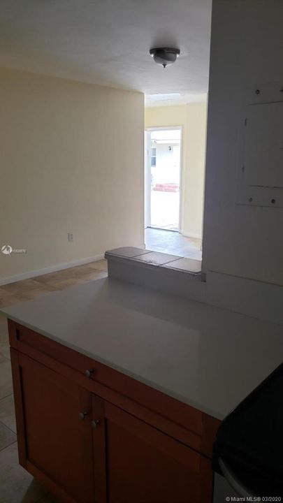 Recently Rented: $1,250 (0 beds, 1 baths, 525 Square Feet)