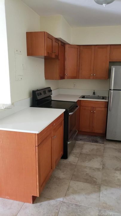 Recently Rented: $1,250 (0 beds, 1 baths, 525 Square Feet)