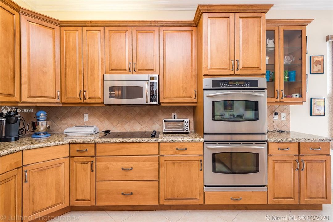 Vendido Recientemente: $470,000 (3 camas, 2 baños, 2145 Pies cuadrados)