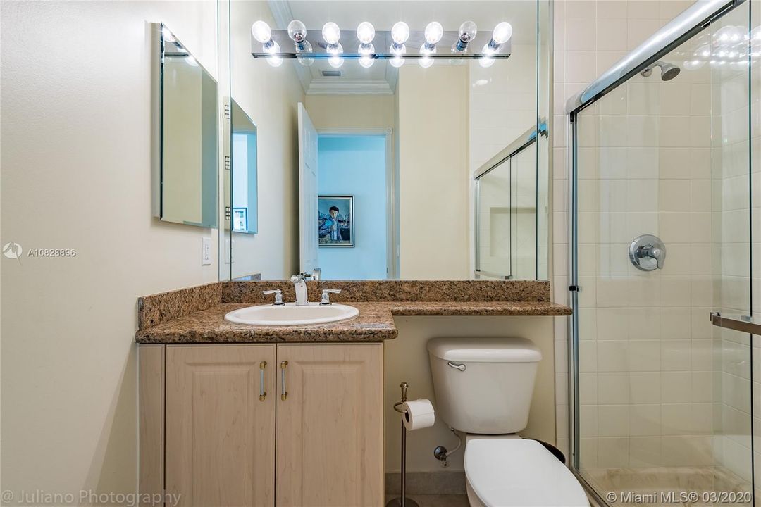 Vendido Recientemente: $470,000 (3 camas, 2 baños, 2145 Pies cuadrados)