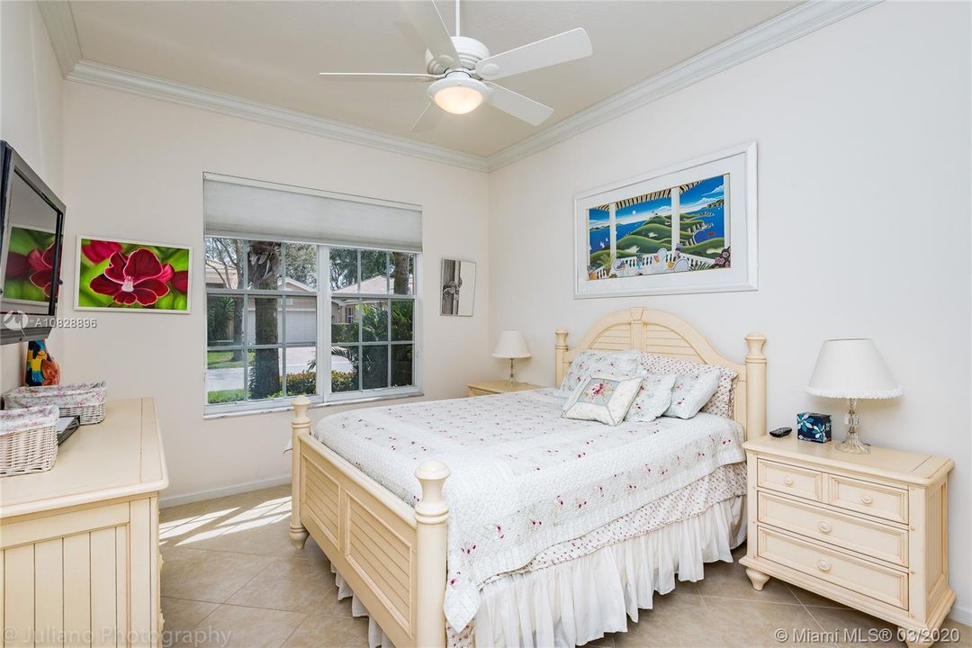 Vendido Recientemente: $470,000 (3 camas, 2 baños, 2145 Pies cuadrados)