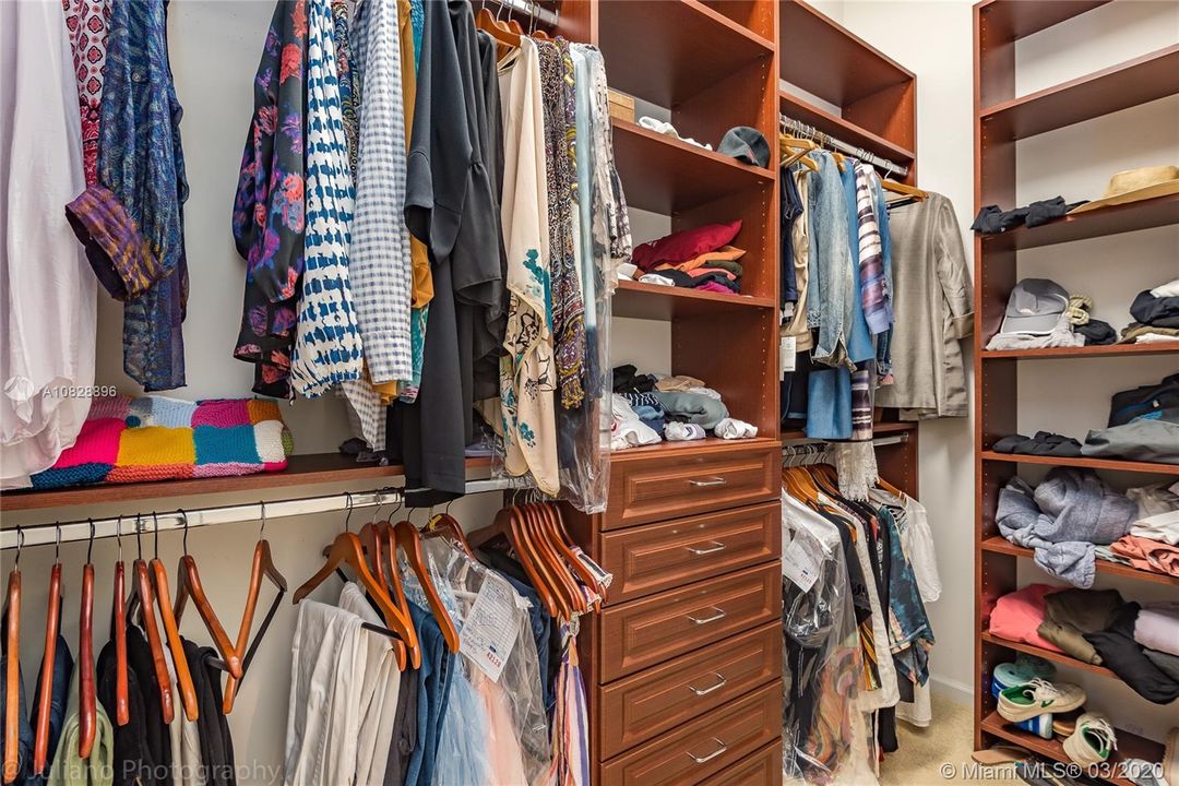 Vendido Recientemente: $470,000 (3 camas, 2 baños, 2145 Pies cuadrados)