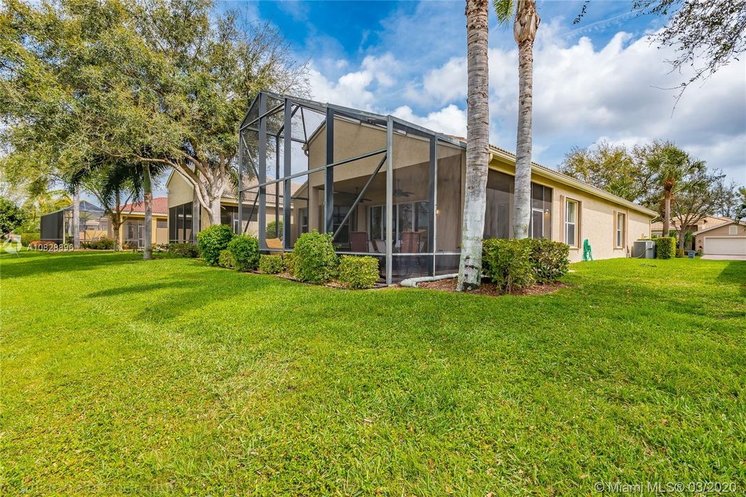 Vendido Recientemente: $470,000 (3 camas, 2 baños, 2145 Pies cuadrados)