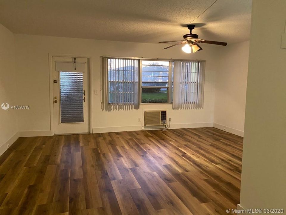 Recently Rented: $995 (1 beds, 1 baths, 715 Square Feet)