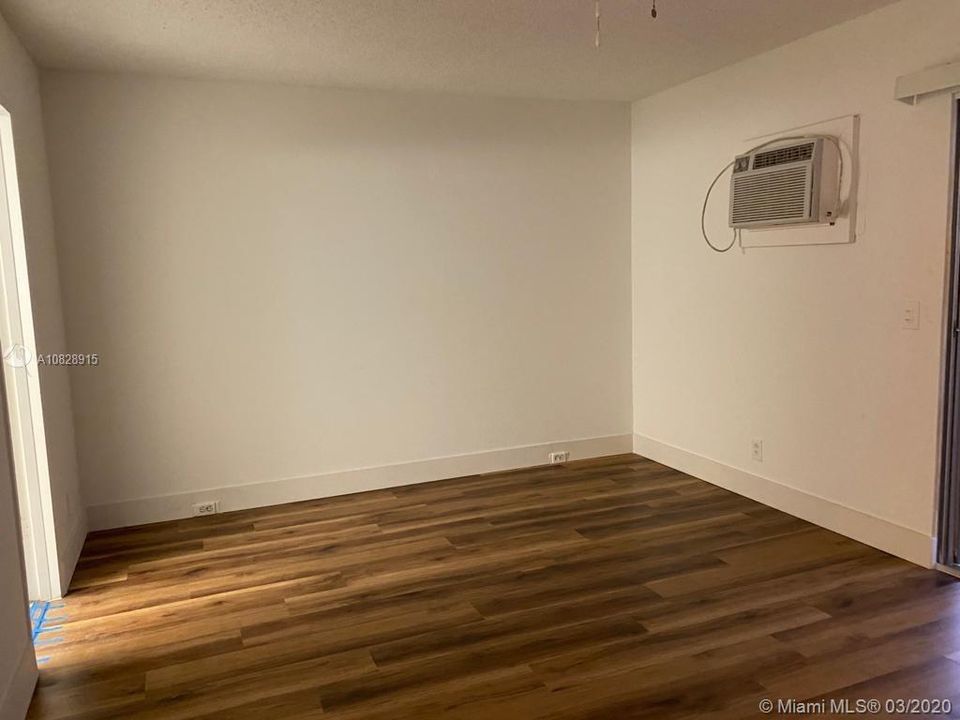 Recently Rented: $995 (1 beds, 1 baths, 715 Square Feet)