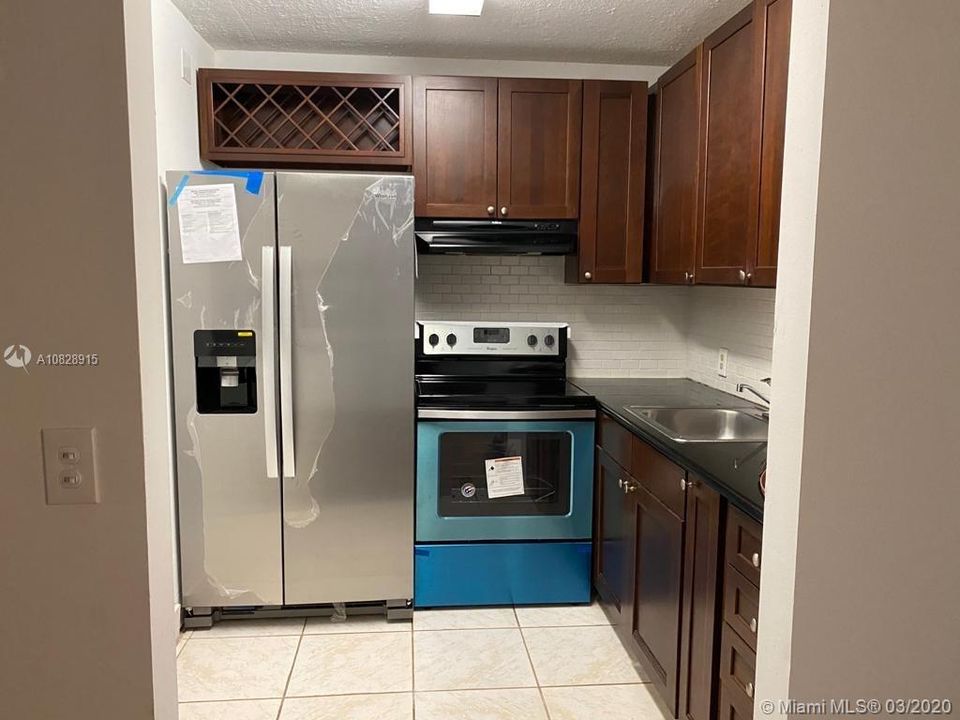 Recently Rented: $995 (1 beds, 1 baths, 715 Square Feet)