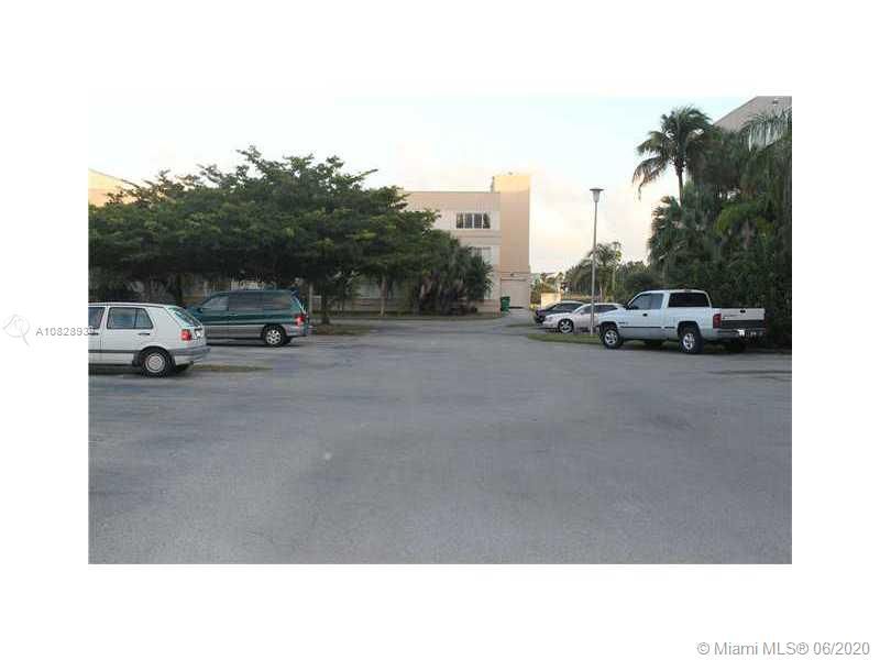 Parking Lot/Garage