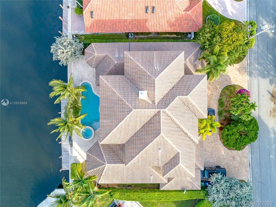 Недавно продано: $2,395,000 (6 спален, 6 ванн, 5744 Квадратных фут)