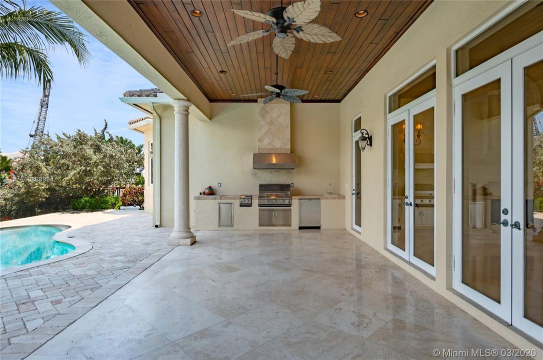 Недавно продано: $2,395,000 (6 спален, 6 ванн, 5744 Квадратных фут)