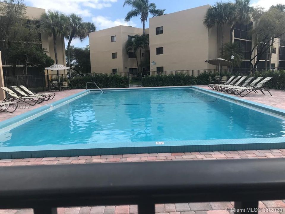 Recently Sold: $152,500 (1 beds, 1 baths, 705 Square Feet)