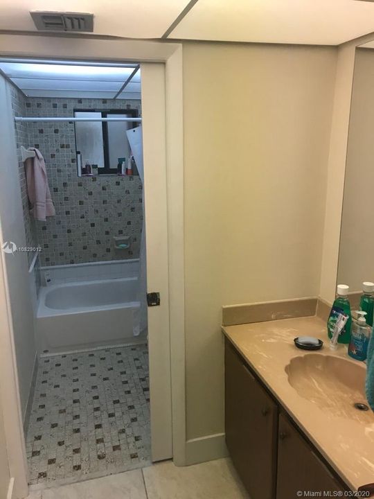 Recently Sold: $152,500 (1 beds, 1 baths, 705 Square Feet)