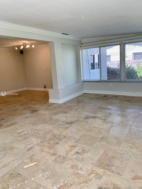Recientemente alquilado: $3,600 (4 camas, 2 baños, 1790 Pies cuadrados)