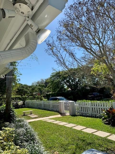 Recientemente alquilado: $3,600 (4 camas, 2 baños, 1790 Pies cuadrados)