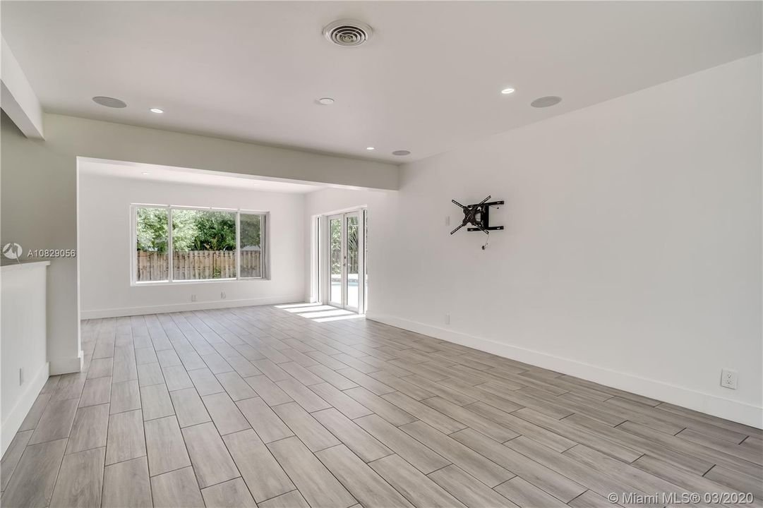 Recently Rented: $3,500 (3 beds, 2 baths, 1666 Square Feet)