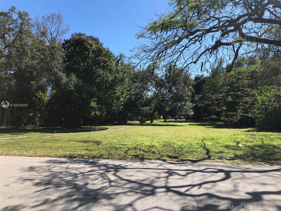 Vendido Recientemente: $450,000 (37,247.00 acres)