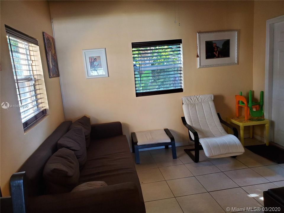 Vendido Recientemente: $290,000 (3 camas, 2 baños, 1230 Pies cuadrados)