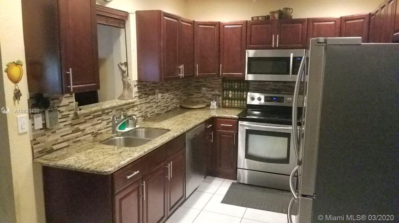 Vendido Recientemente: $290,000 (3 camas, 2 baños, 1230 Pies cuadrados)