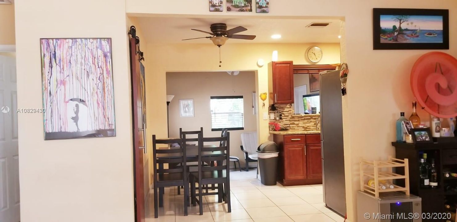 Vendido Recientemente: $290,000 (3 camas, 2 baños, 1230 Pies cuadrados)
