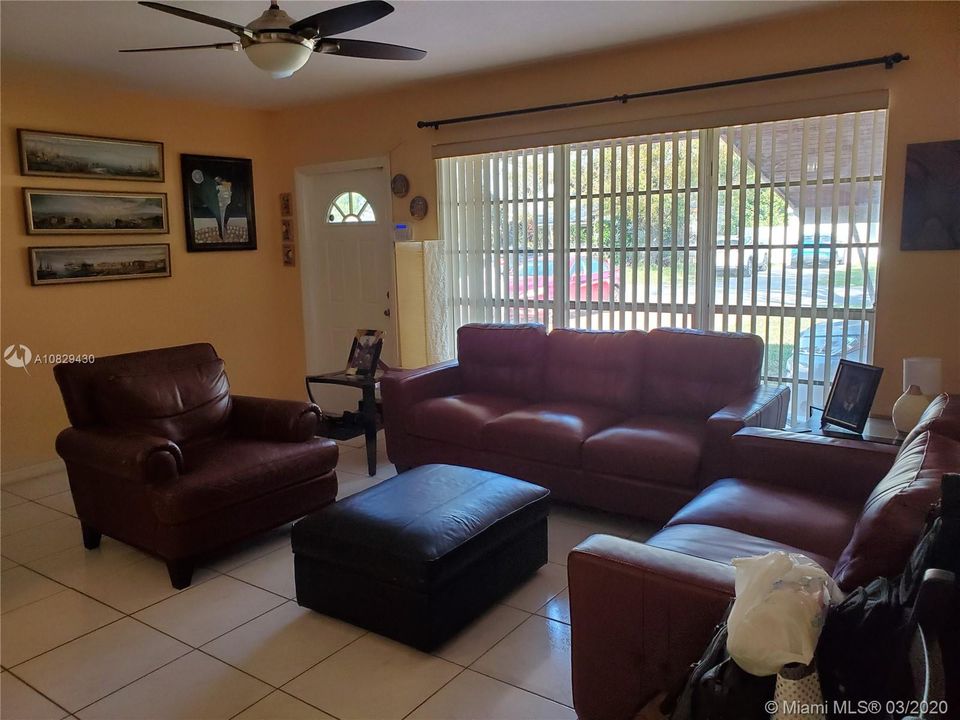 Vendido Recientemente: $290,000 (3 camas, 2 baños, 1230 Pies cuadrados)