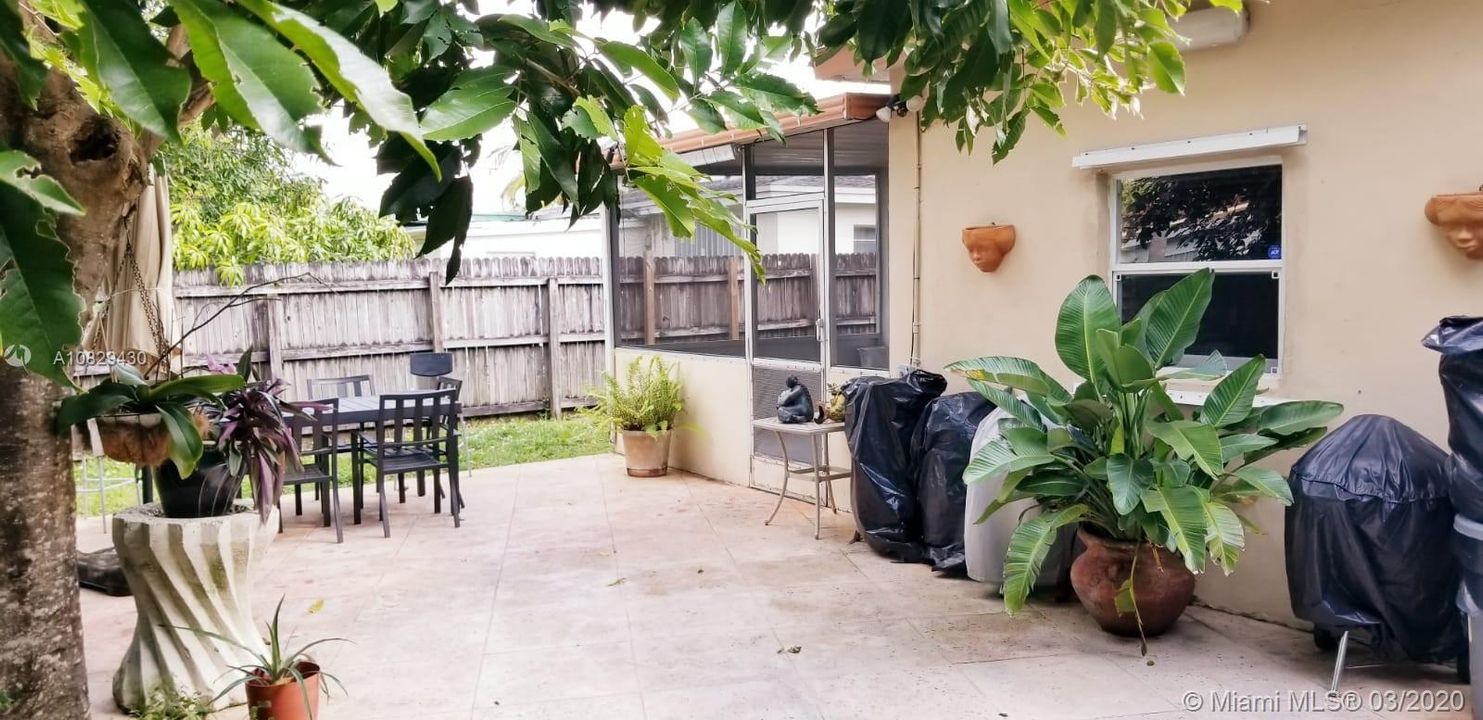 Vendido Recientemente: $290,000 (3 camas, 2 baños, 1230 Pies cuadrados)