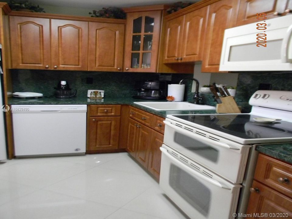 Vendido Recientemente: $150,000 (1 camas, 1 baños, 705 Pies cuadrados)