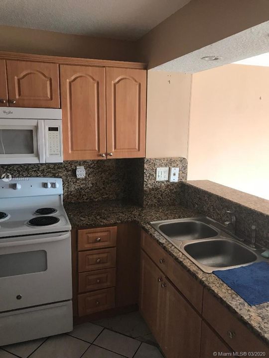 Vendido Recientemente: $139,900 (1 camas, 1 baños, 528 Pies cuadrados)
