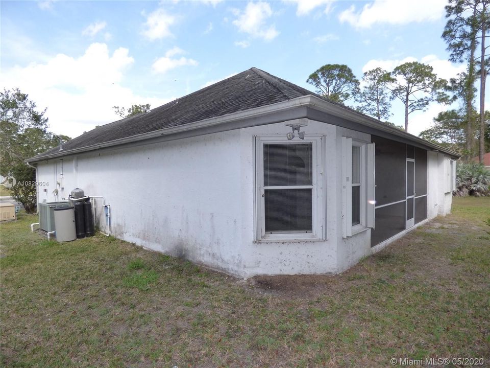 Recently Sold: $256,000 (3 beds, 2 baths, 1368 Square Feet)